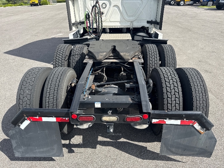 Used 2022 Freightliner Cascadia - photo 8