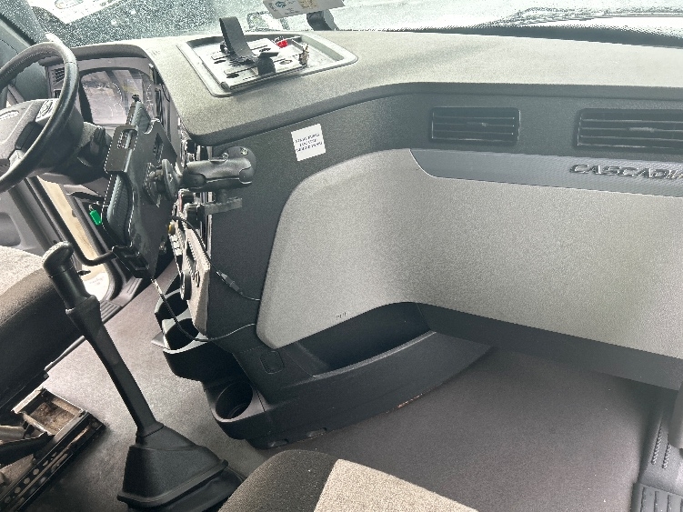 Used 2022 Freightliner Cascadia - photo 16