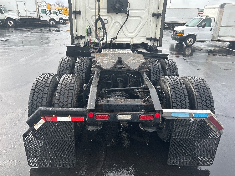 Used 2022 Freightliner Cascadia - photo 8