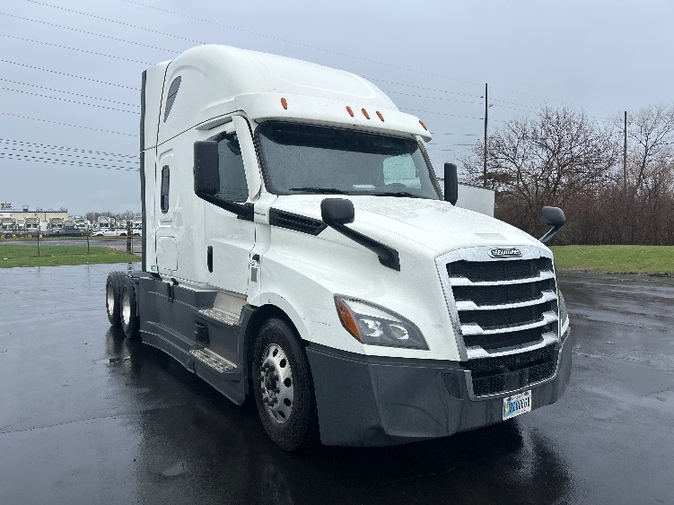 Used 2022 Freightliner Cascadia - photo 1