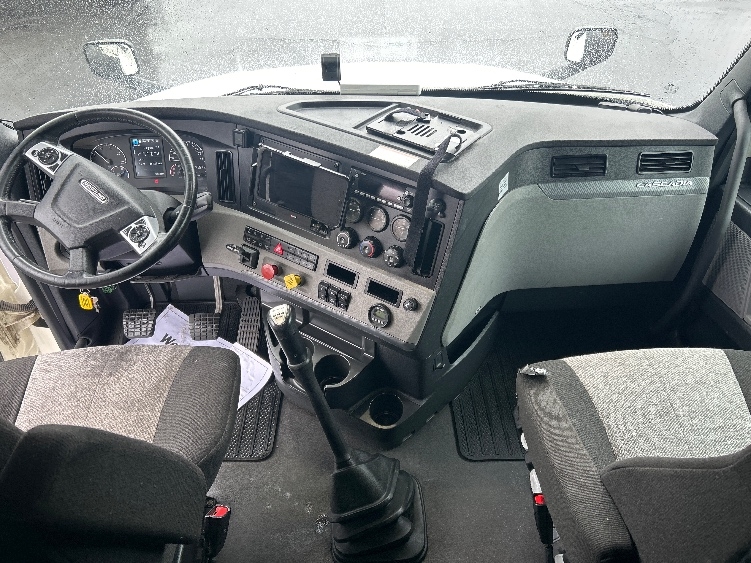 Used 2022 Freightliner Cascadia - photo 14