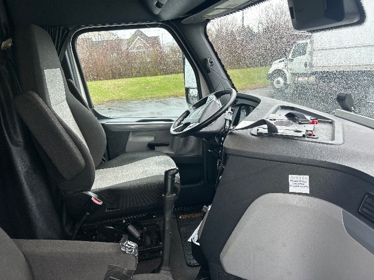 Used 2022 Freightliner Cascadia - photo 17