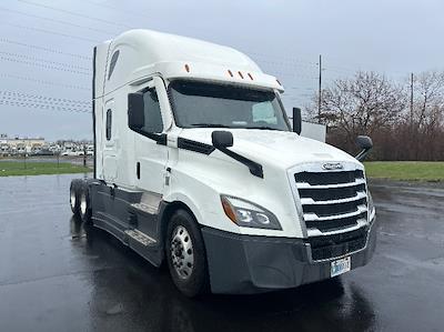 Used 2022 Freightliner Cascadia - photo 1
