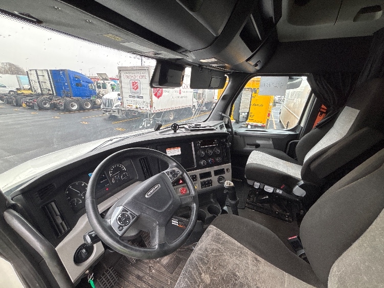Used 2022 Freightliner Cascadia - photo 12