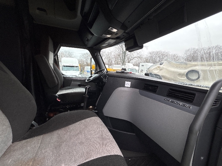 Used 2022 Freightliner Cascadia - photo 17