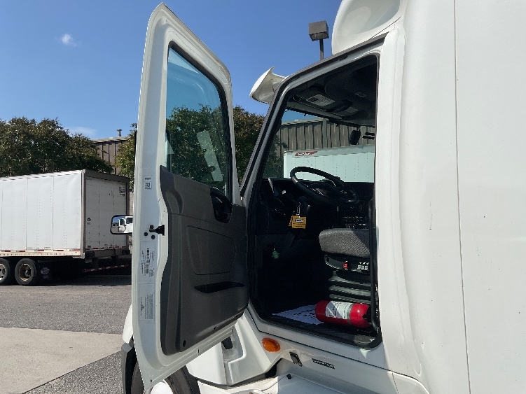 Used 2022 International LT - photo 11