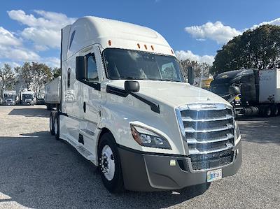 Used 2022 Freightliner Cascadia Detroit DD15AT Semi Truck with Sleeper Cab for sale #429436 - photo 1