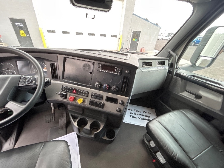 Used 2022 Freightliner Cascadia - photo 14