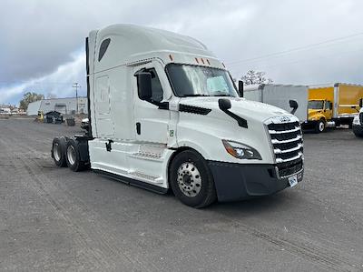 Used 2022 Freightliner Cascadia - photo 1