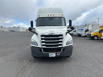 Used 2022 Freightliner Cascadia - photo 2