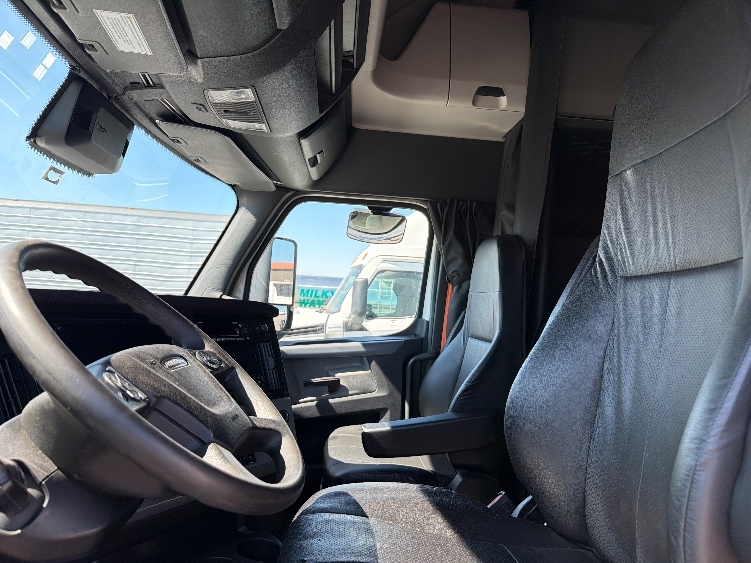 Used 2022 Freightliner Cascadia - photo 12