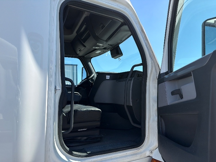 Used 2022 Freightliner Cascadia - photo 15