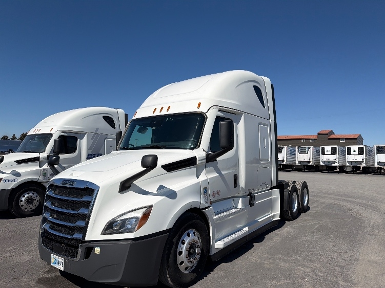 Used 2022 Freightliner Cascadia - photo 5