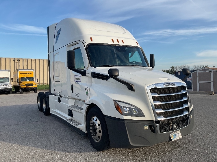 Used 2022 Freightliner Cascadia - photo 1