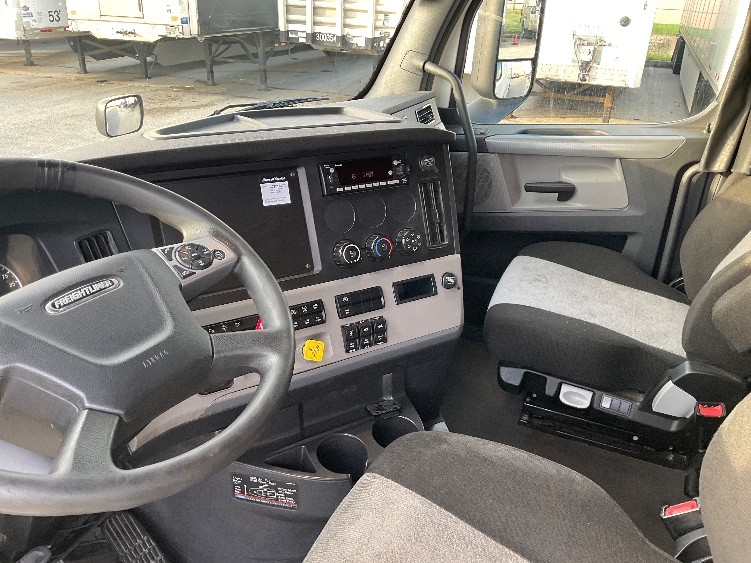 Used 2022 Freightliner Cascadia - photo 12