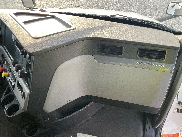 Used 2022 Freightliner Cascadia - photo 16