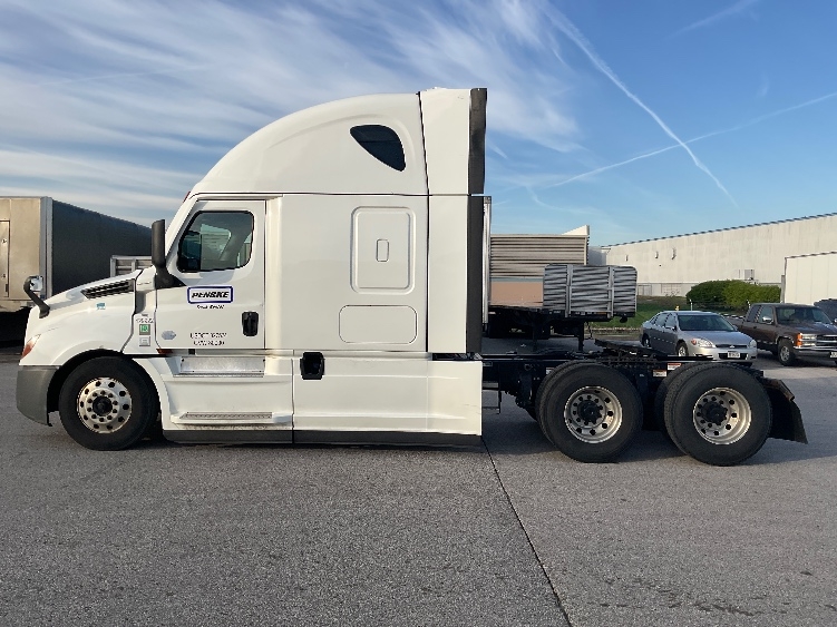 Used 2022 Freightliner Cascadia - photo 6