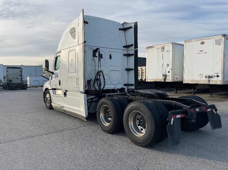 Used 2022 Freightliner Cascadia - photo 7