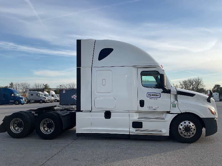 Used 2022 Freightliner Cascadia - photo 10