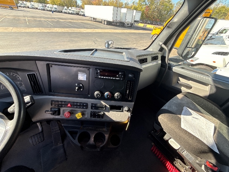 Used 2022 Freightliner Cascadia - photo 14