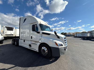 Used 2022 Freightliner Cascadia Detroit DD15AT Semi Truck with Sleeper Cab for sale #429931 - photo 1