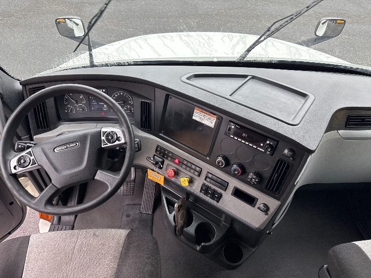 Used 2022 Freightliner Cascadia - photo 12