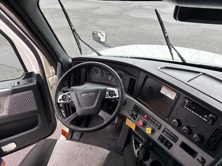 Used 2022 Freightliner Cascadia - photo 13