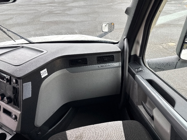 Used 2022 Freightliner Cascadia - photo 16