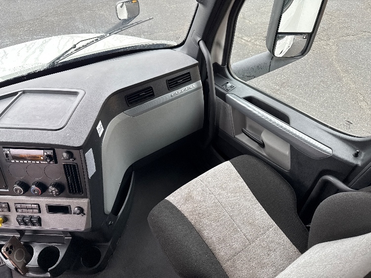 Used 2022 Freightliner Cascadia - photo 17