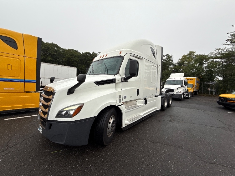 Used 2022 Freightliner Cascadia - photo 5