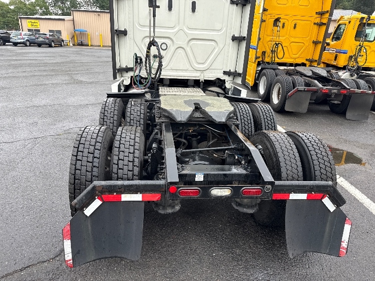 Used 2022 Freightliner Cascadia - photo 8
