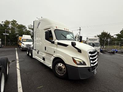 Used 2022 Freightliner Cascadia Detroit DD15AT Semi Truck with Sleeper Cab for sale #429932 - photo 1