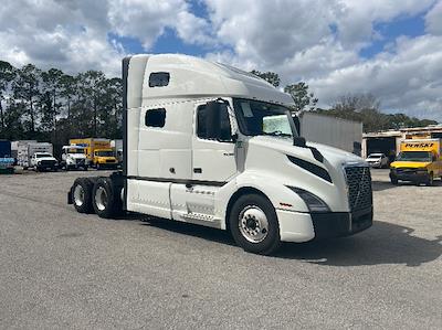 Used 2022 Volvo VNL - photo 1