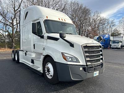 Used 2022 Freightliner Cascadia Detroit DD15AT Semi Truck with Sleeper Cab for sale #431784 - photo 1