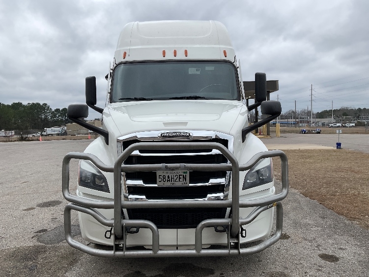 Used 2022 Freightliner Cascadia - photo 2