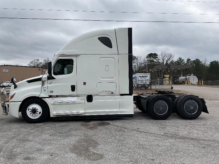 Used 2022 Freightliner Cascadia - photo 6
