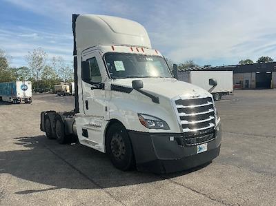 Used 2022 Freightliner Cascadia - photo 1