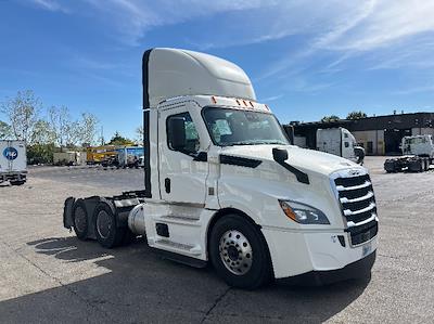 Used 2022 Freightliner Cascadia - photo 1