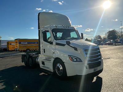 Used 2022 Freightliner Cascadia - photo 1