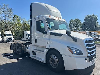 Used 2022 Freightliner Cascadia - photo 1