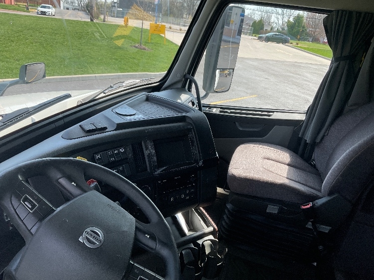 Used 2022 Volvo VNL - photo 14