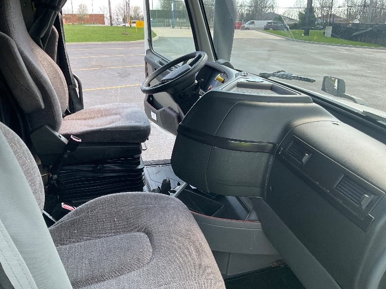 Used 2022 Volvo VNL - photo 17