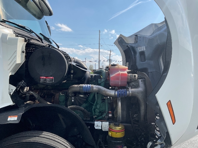 Used 2022 Volvo VNL - photo 22