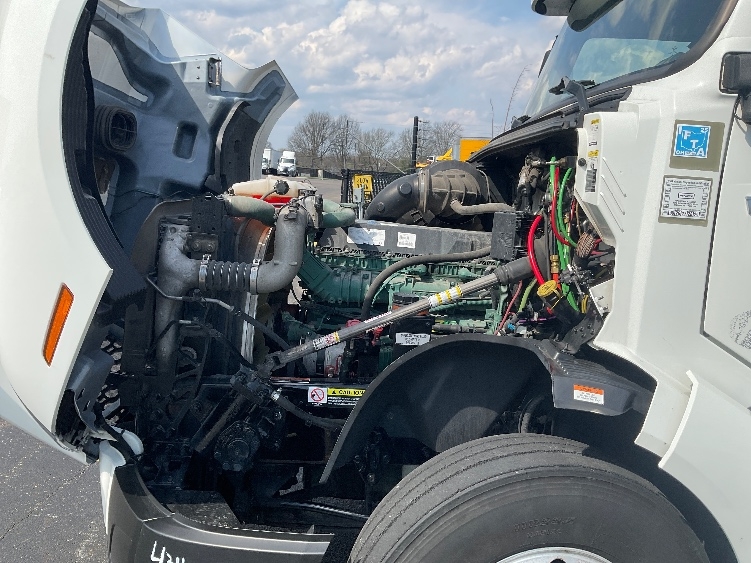 Used 2022 Volvo VNL - photo 23