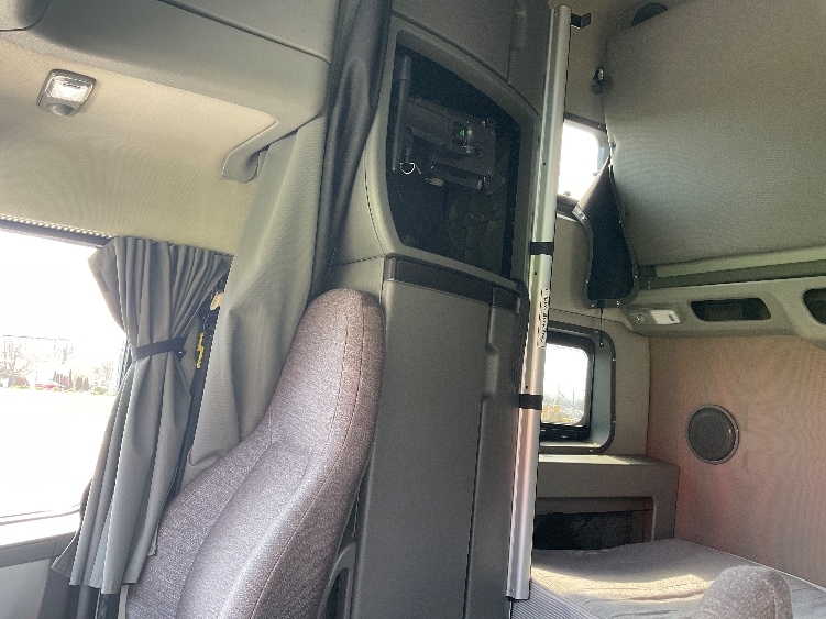 Used 2022 Volvo VNL - photo 24