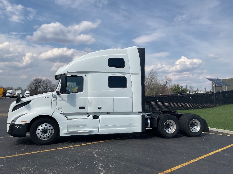Used 2022 Volvo VNL - photo 6