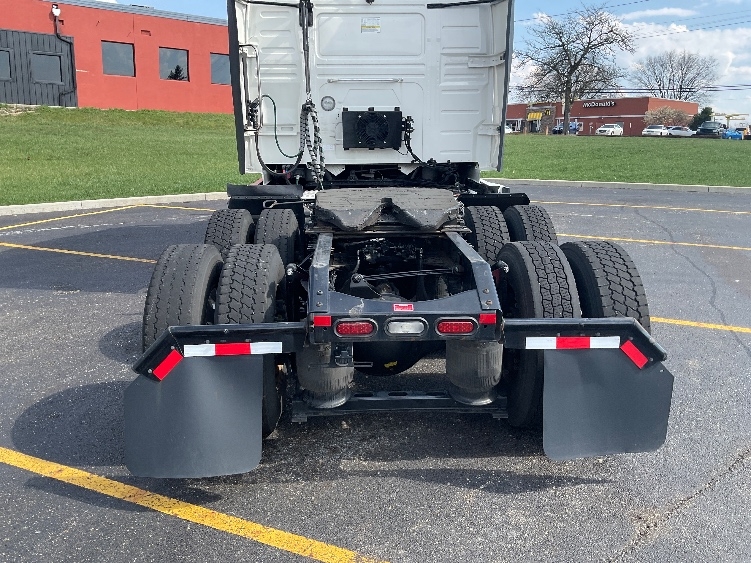 Used 2022 Volvo VNL - photo 8