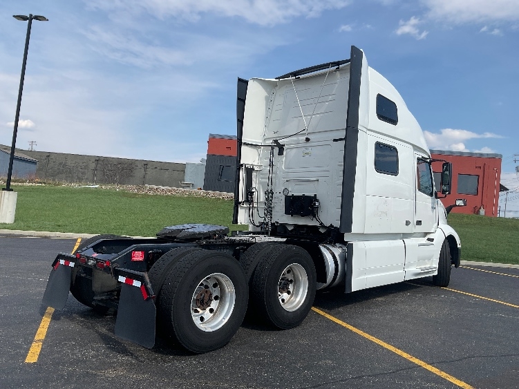 Used 2022 Volvo VNL - photo 9