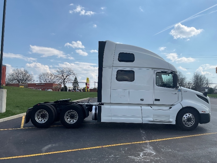 Used 2022 Volvo VNL - photo 10