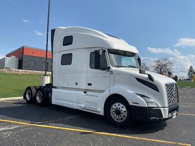 Used 2022 Volvo VNL - photo 1
